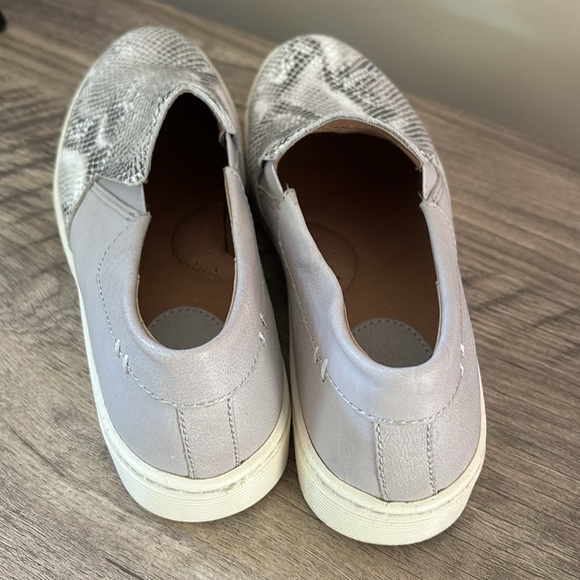 Sofft 7.5 “snakeskin” slip on sneaker in good condition. - Picture 2 of 4